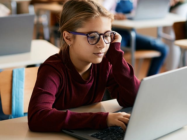 Girl-Student-Red-Shirt-Laptop-Classroom- 640x480