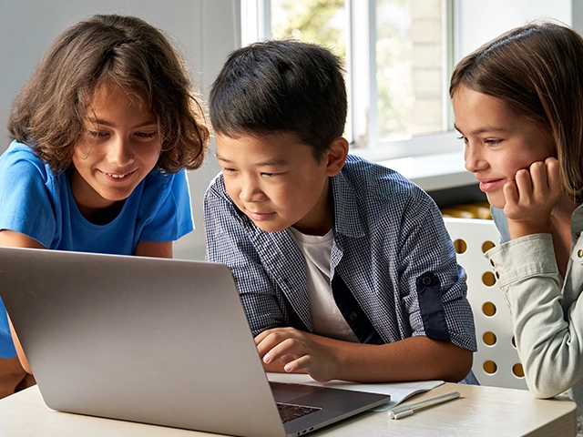 3-Students-Sitting-Using-Laptop-640x480